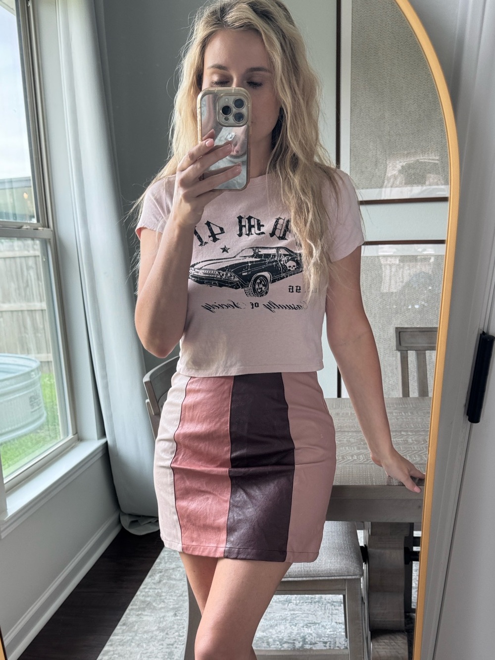 H&M Light Pink Graphic Crop Tee with Vintage Car Print - Picture 2 of 10